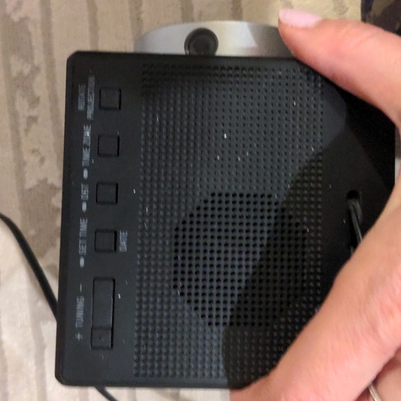 Sony Alarm Clock Radio With Time Projection - Picture 3 of 5